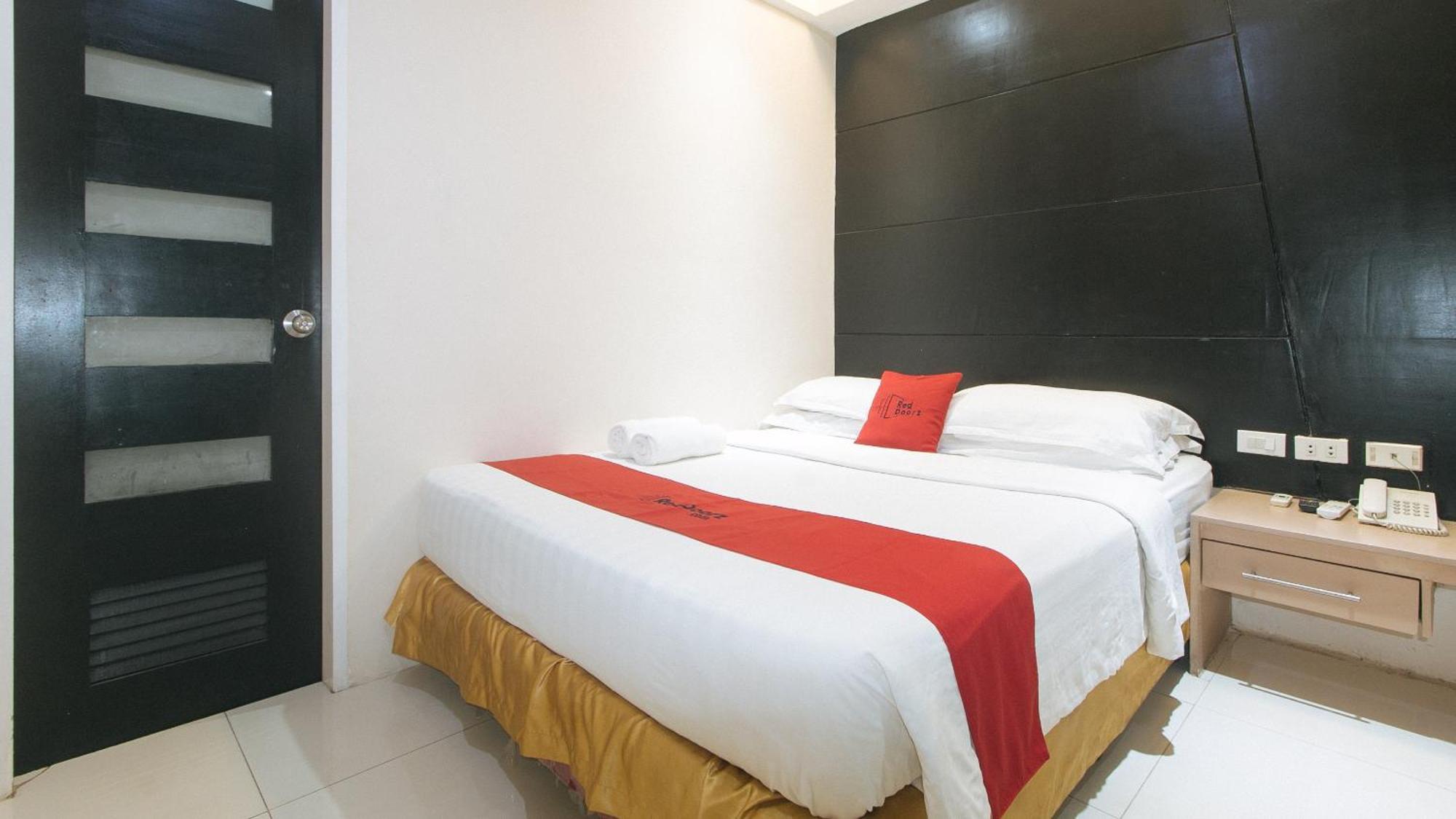 Reddoorz At Grand Apartelle Hernan Cortes Cebu Ngoại thất bức ảnh